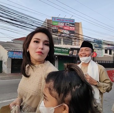 Lebaran Tahun 2022 Kembali Ramai, Ayu Ting Ting Bahagia