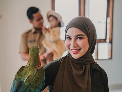 Beda Bun, Chacha Frederica Beri Hadiah Mobil Perpustakaan Keliling untuk Ultah Sang Putri