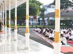 Senangnya Warga Ini, Berjarak 5 Saf dari Jokowi saat Salat Idul Fitri