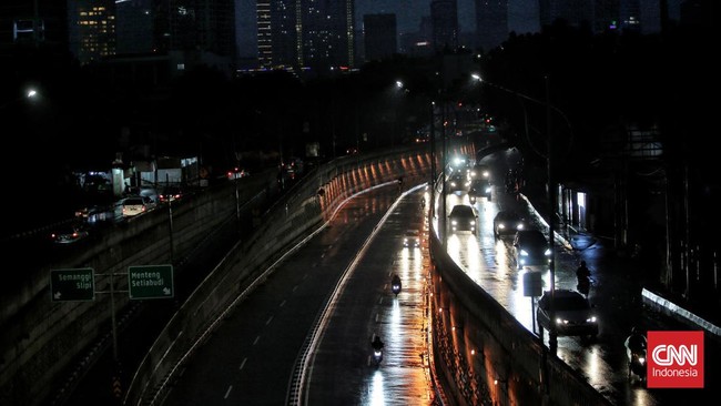 FOTO: Lenggang Jalanan Jakarta di Malam Pertama Lebaran