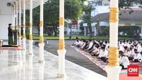 Jokowi dan Anwar Usman Salat Iduladha di Istana Kepresidenan Yogya