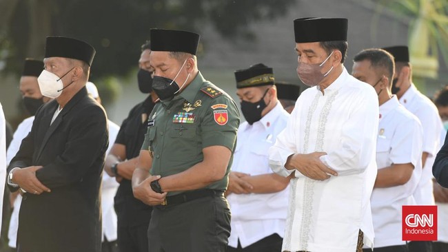 Wakil ketua MPR Fadel Muhammad menyayangkan Presiden Joko Widodo (Jokowi) karena menjalankan salat Idulfitri 2022 di Yogyakarta pada hari ini, Senin (2/5).