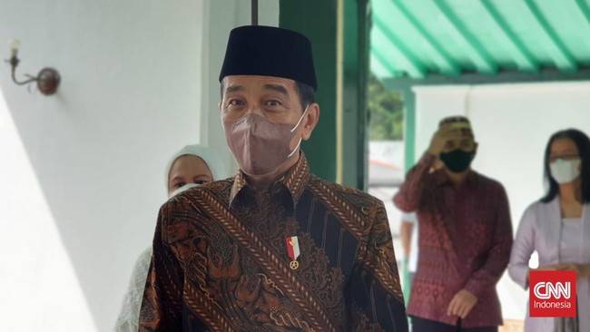 Presiden Joko Widodo (Jokowi) menganggap kasus penularan virus corona di Indonesia masih terkendali usai libur lebaran.