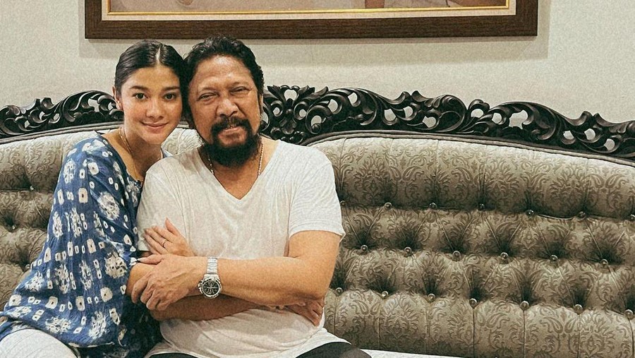 Kunjungi Rumah Sang Ayah, Ini Potret Momen Lebaran Naysilla Mirdad