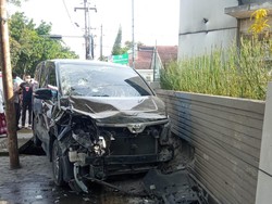 Dilindas Mobil, Seorang Wanita Meninggal Dunia di Medan