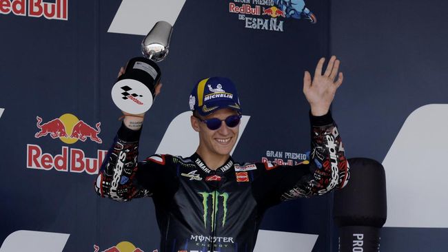 Juara dunia MotoGP 2021, Fabio Quartararo resmi memperpanjang kontrak bersama Yamaha hingga 2024.