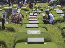 Doa Ziarah Kubur Lengkap dengan Tata Caranya Saat Pergi ke Makam