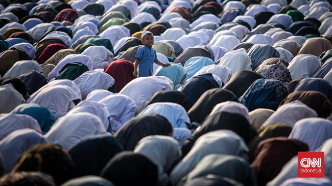 Di hari raya Idul Fitri, umat Muslim dianjurkan untuk makan sebelum salat. Bagaimana dengan Idul Adha? Bolehkah makan sebelum salat Idul Adha?
