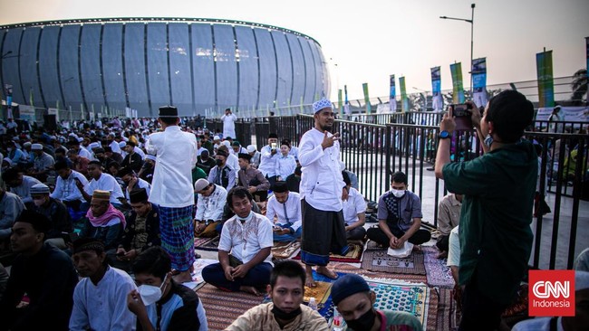 Gubernur DKI Jakarta Anies Baswedan akan mengizinkan warga masuk dan berkeliling di Jakarta International Stadium usai pelaksanaan salat Idulfitri, Senin (2/5).