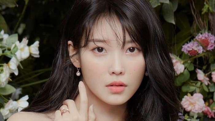 Genap 30 Tahun Usia Korea di Mei 2022, Simak Deretan Lagu IU yang Bertemakan Usia!