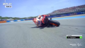 VIDEO: Momen Menegangkan Marquez Nyaris Jatuh di MotoGP Spanyol
