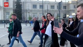 VIDEO: Momen Sirene Ukraina Berbunyi saat Kunjungan Angelina Jolie