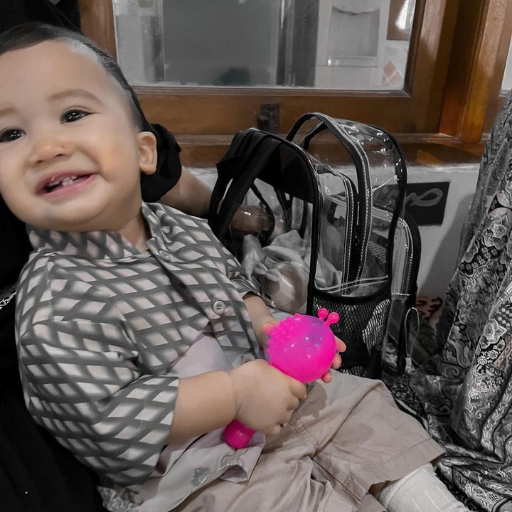<p>Di usianya yang sudah menginjak satu tahun, Ukkasya Muhammad Syahki semakin menggemaskan. (Foto: Instagram @zaskiasungkar15)</p>