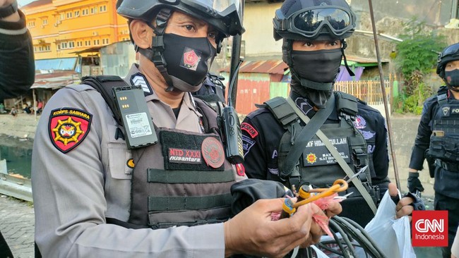 MUI mengeluarkan maklumat sebagai penegasan bahwa memroduksi, membawa dan menggunakan senjata tajam untuk meneror dan melukai orang lain haram hukumnya.
