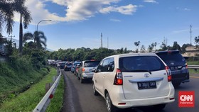 Libur Natal, Polisi Berlakukan One Way di Jalur Puncak Arah Jakarta
