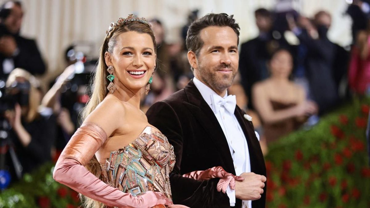 Blake Lively Dipastikan Absen Nikahan Taylor Swift dan Travis Kelce