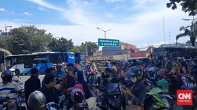 Polisi Alihkan Lalu Lintas Jalan Arah Ragunan Jaksel Imbas Macet Parah