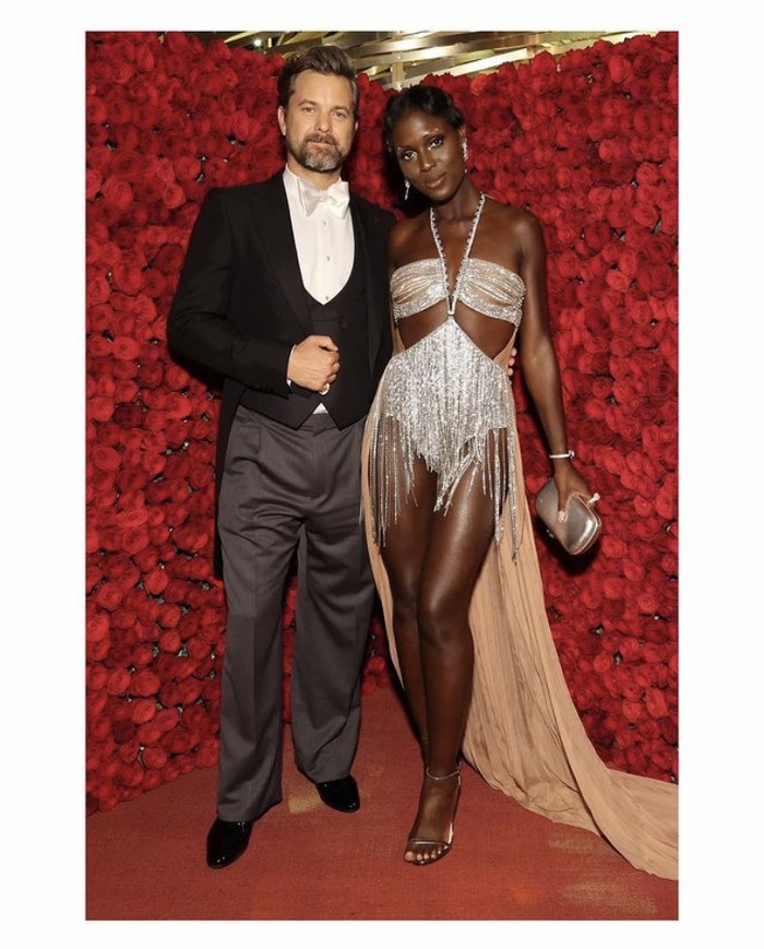 Jodie Turner-Smith dan Joshua Jackson pukau publik dengan gaun crystal chain dan tailcoat tuxedo dari Gucci. Foto: instagram.com/gucci