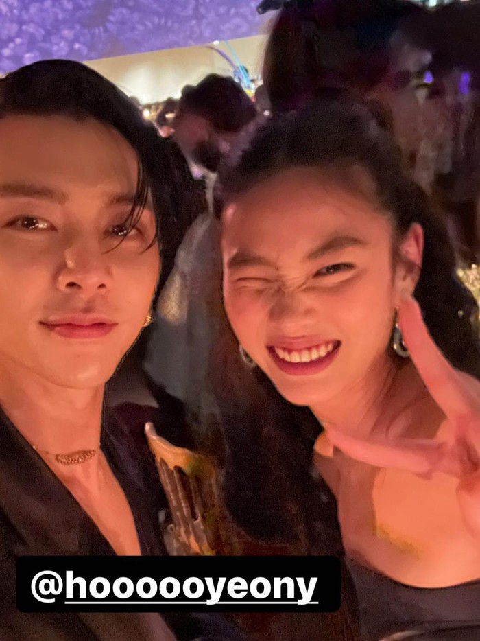 Selain melakukan mirror selfie bersama Ansel Elgort, Johnny juga membagikan potret selfie-nya bersama aktris sekaligus model Jung Ho Yeon di Met Gala 2022./ Foto: instagram.com/johnnyjsuh
