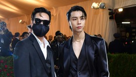 Ramai Pujian Fan untuk Debut Johnny NCT di Met Gala 2022