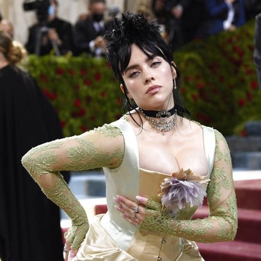 Billie Eillish Sebut 'Bad Guy' Lagu Terbodoh Sedunia