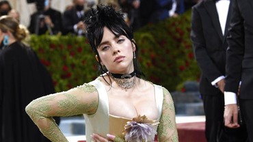 img-title Billie Eillish Sebut 'Bad Guy' Lagu Terbodoh Sedunia