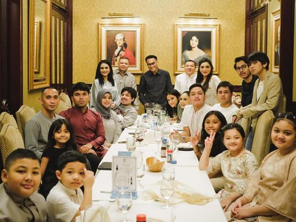 10 Potret Aurel dan Atta Rayakan Lebaran Bareng KD hingga Raul Lemos, Akur Bun