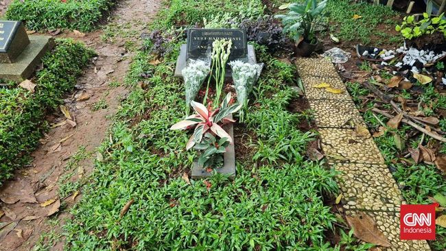 Sosok Julia Perez disebut masih dikenang kerabat serta penggemar meskipun sudah meninggal lebih dari 5 tahun yang lalu, terlhat dari kunjungan ke makamnya.