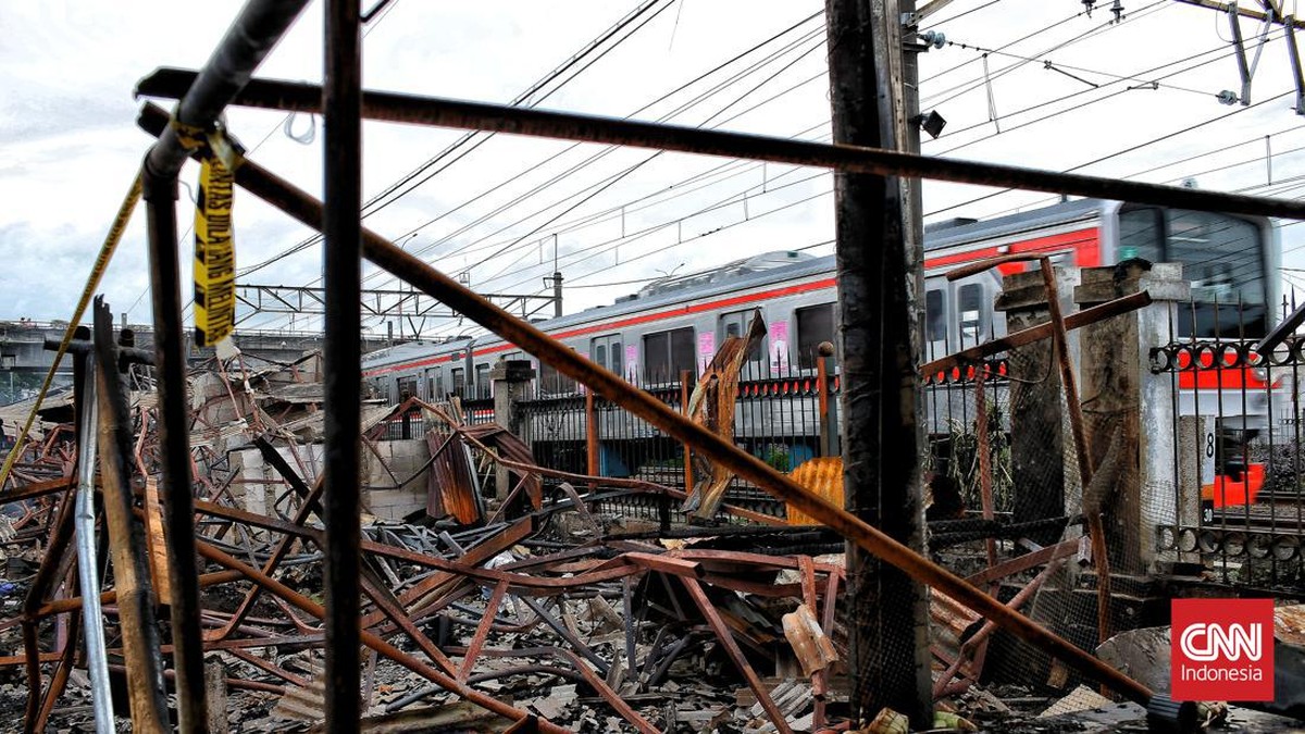 FOTO: Puing-puing Sisa Kebakaran Pasar Kemiri Depok