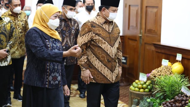 Gubernur Jawa Timur Khofifah Indar Parawansa menyambut kunjungan Ketua Umum Partai Gerindra Prabowo Subianto pada Selasa (3/5).