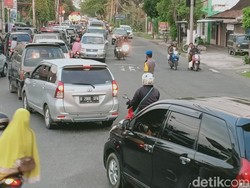 Simpang 3 Terminal Maospati Magetan Macet Sepanjang 2 Km