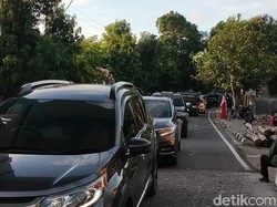Libur Lebaran, Jalan Poros ke Kawasan Wisata Bira Bulukumba Macet 4 Km