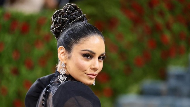 Vanessa Hudgens Prihatin atas Pelanggaran Privasi Setelah Berita Kelahirannya Dibagikan Tanpa Izin