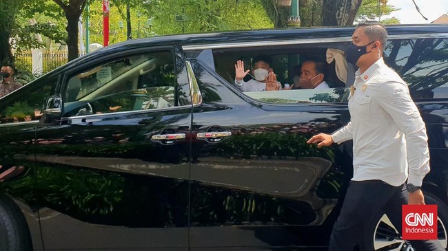 Usai berlebaran di DIY, Presiden Jokowi meninggalkan Istana Kepresidenan Yogyakarta atau Gedung Agung, Rabu (4/5) siang.