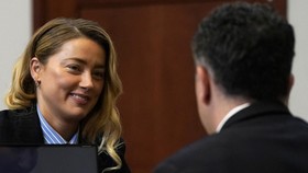 Amber Heard Akui Tak Cinta Elon Musk, Pacaran Cuma demi Isi Kekosongan