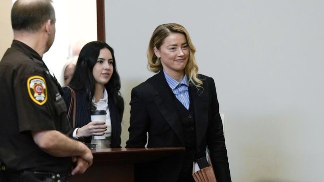 Amber Heard dijadwalkan bersaksi dalam persidangan dugaan pencemaran nama baik Johnny Depp, Rabu (4/5) waktu AS.