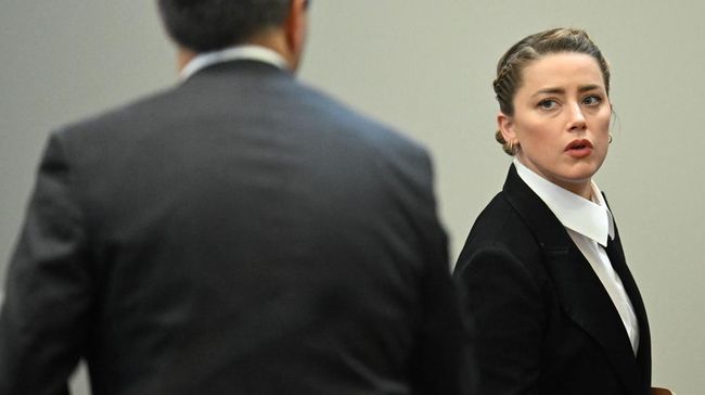 Amber Heard bersaksi pertama kali soal kasusnya dengan Johnny Depp di pengadilan pada Rabu (4/5). Berikut fakta-fakta persidangan dari sisi Amber Heard.