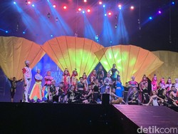 Tarian Tanoura dari Mesir Pukau Penonton di Trans Studio Bandung