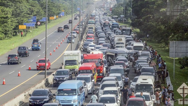 Mulai besok hingga akhir pekan, arus lalu lintas kendaraan di Bogor akan naik signifikan terutama di lokasi-lokasi wisata.