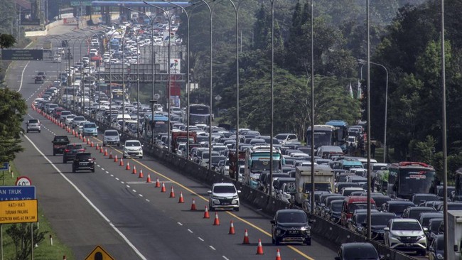 Meski Arus Lalin Lancar, Kepolisian Tunda Penerapan Contraflow-One Way di Tol Trans Jawa