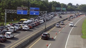 Contra Flow Arus Mudik Tol Jakarta-Cikampek KM 47-68 Disetop