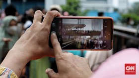 FOTO: JPO Pinisi Alternatif Wisata Warga Saat Libur Lebaran