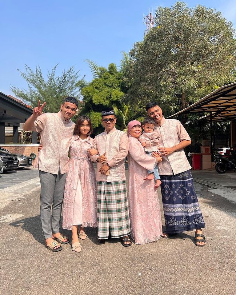 Keluarga Artis Rayakan Lebaran Keluarga Artis Rayakan Lebaran