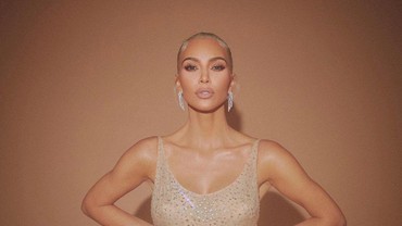 img-title Kim Kardashian Dinilai Tak Layak Pakai Gaun Marilyn Monroe di Met Gala 2022