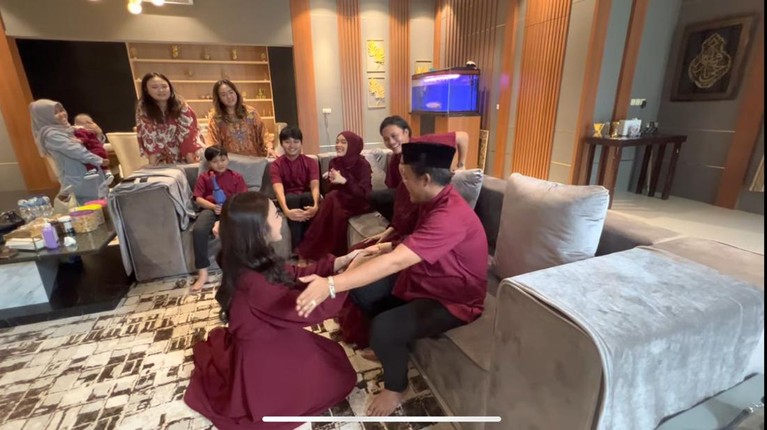 Mahalini Momen Mahalini ikut lebaran dan sungkeman bareng keluarga Rizky Febian