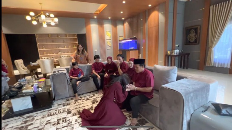 Mahalini Momen Mahalini ikut lebaran dan sungkeman bareng keluarga Rizky Febian