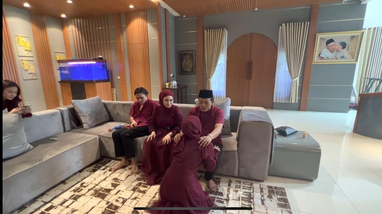 Mahalini Momen Mahalini ikut lebaran dan sungkeman bareng keluarga Rizky Febian