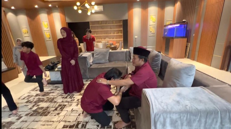 Mahalini Momen Mahalini ikut lebaran dan sungkeman bareng keluarga Rizky Febian