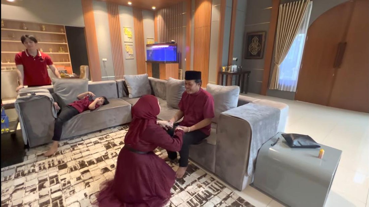 Momen Mahalini ikut lebaran dan sungkeman bareng keluarga Rizky Febian