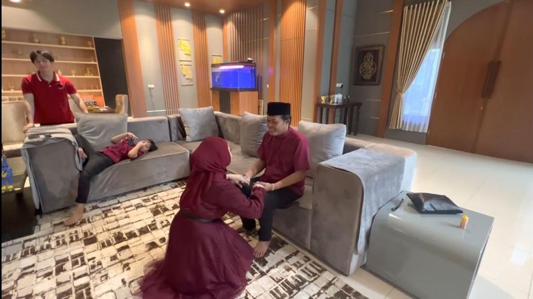 Mahalini Momen Mahalini ikut lebaran dan sungkeman bareng keluarga Rizky Febian